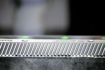 1500*3000mm 500w Racuys Or Ipg Fiber Laser Cutting Machine Máy cắt Laser sợi quang 1500 * 3000mm 500w hoặc Ipg