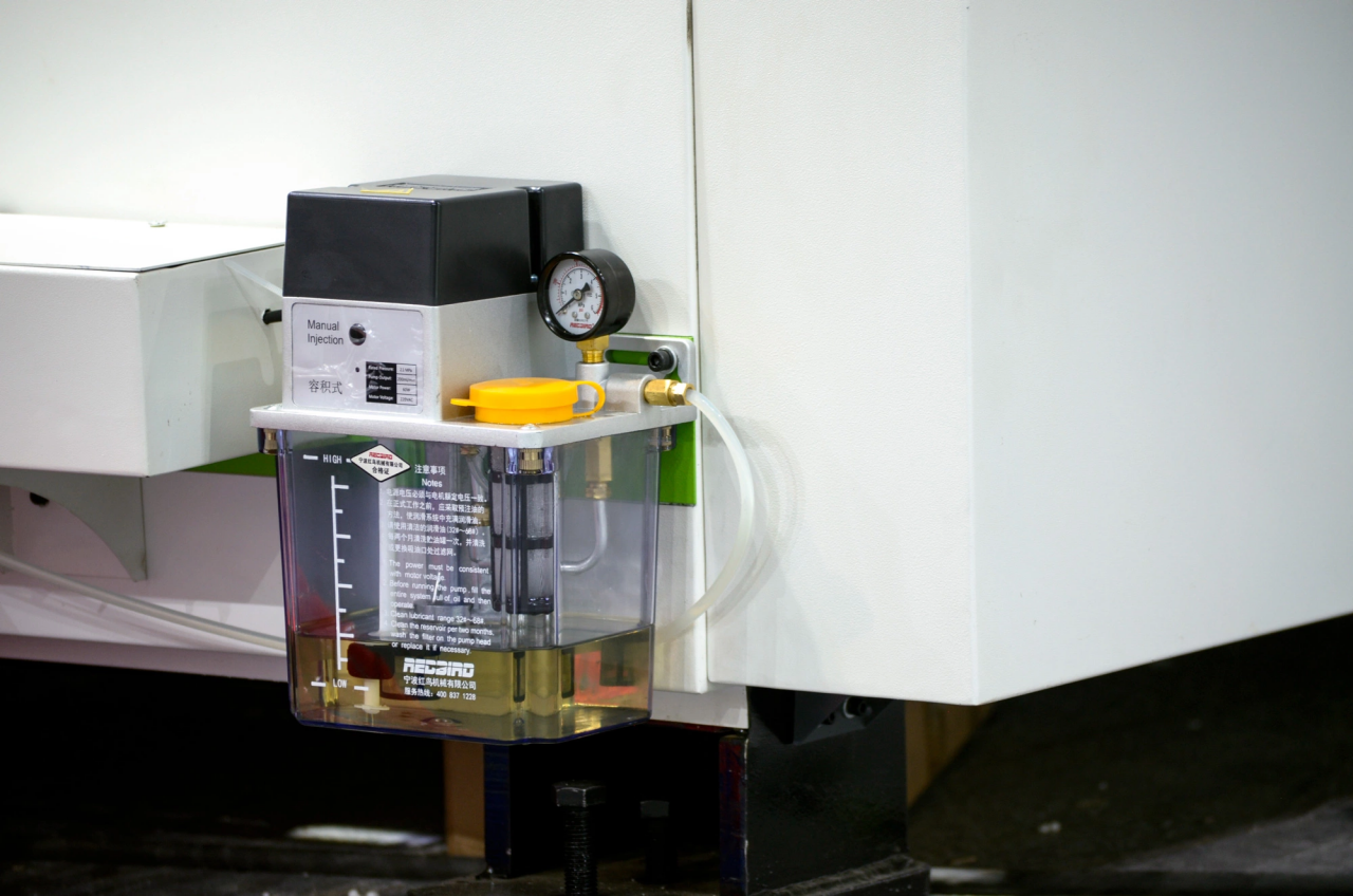 1500*3000mm 500w Racuys Or Ipg Fiber Laser Cutting Machine Máy cắt Laser sợi quang 1500 * 3000mm 500w hoặc Ipg