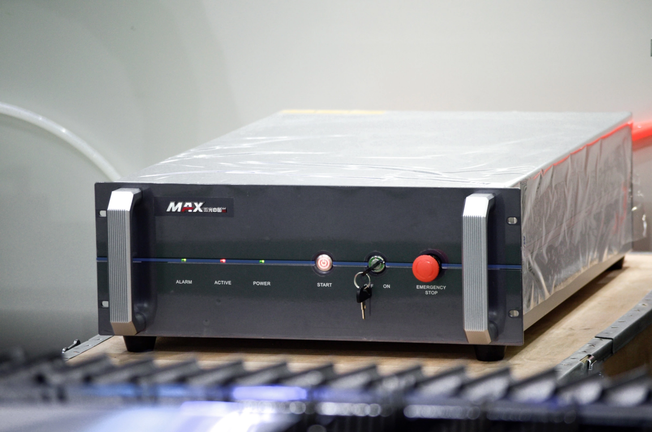 1500*3000mm 500w Racuys Or Ipg Fiber Laser Cutting Machine Máy cắt Laser sợi quang 1500 * 3000mm 500w hoặc Ipg