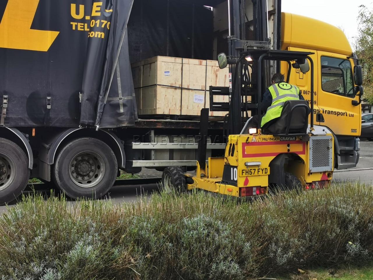 1530 Fiber Laser Cutting Machine For Stainless Steel Carbon Steel Metal Sheet Máy cắt sợi quang 1530 cho tấm kim loại thép carbon không gỉ