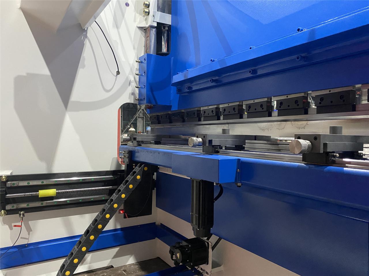 160t-4000 4-axis Cnc Hydraulic Bending Machine Press Brake 160t-4000 Máy uốn thủy lực 4 trục Cnc Nhấn phanh