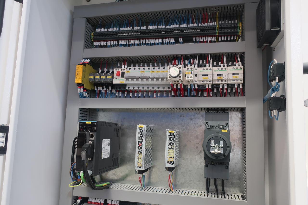 Máy cắt thủy lực 16mm để cắt kim loại tấm 6 mét