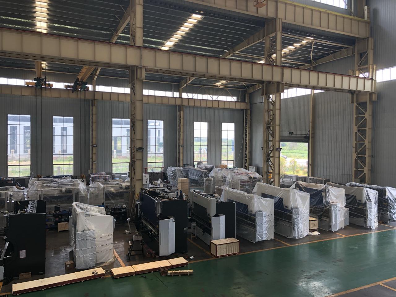 16mm Hydraulic Guillotine Shearing Machine For Sheet Metal Cutting 6 Meters Máy cắt thủy lực 16mm để cắt kim loại tấm 6 mét