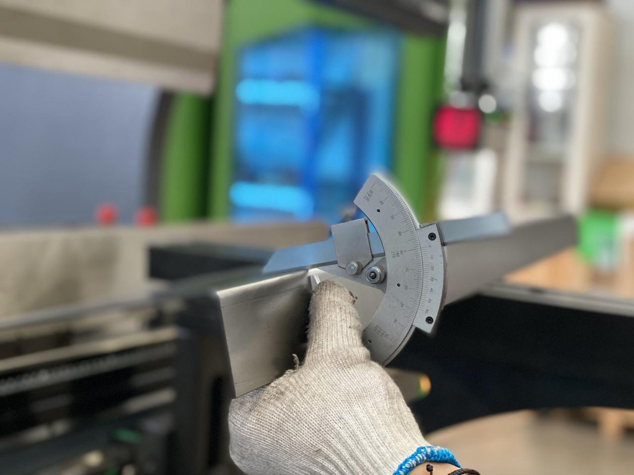 16mm Hydraulic Guillotine Shearing Machine For Sheet Metal Cutting 6 Meters Máy cắt thủy lực 16mm để cắt kim loại tấm 6 mét