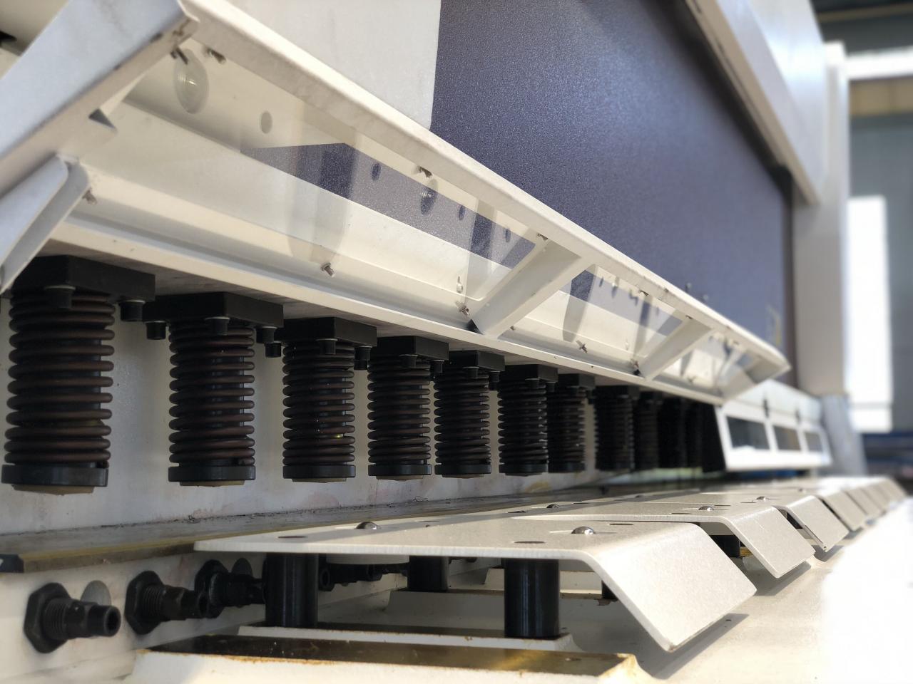 16mm Hydraulic Guillotine Shearing Machine For Sheet Metal Cutting 6 Meters Máy cắt thủy lực 16mm để cắt kim loại tấm 6 mét