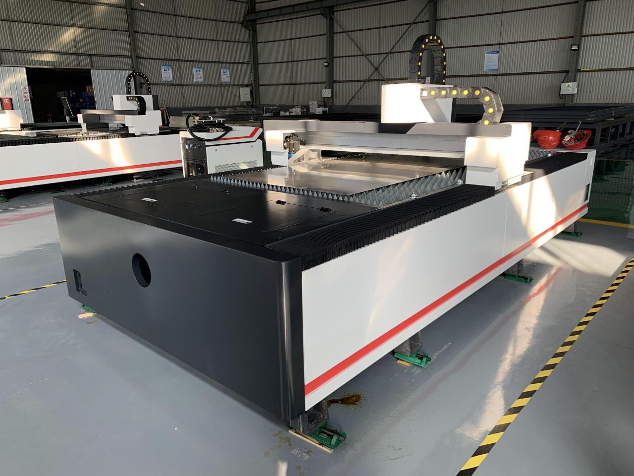 1kw 1.5kw 2kw Fiber Laser Cutting Machine For Metal Sheet Cutting 3000x1500mm Máy cắt Laser sợi quang 1kw 1.5kw 2kw để cắt tấm kim loại 3000x1500mm