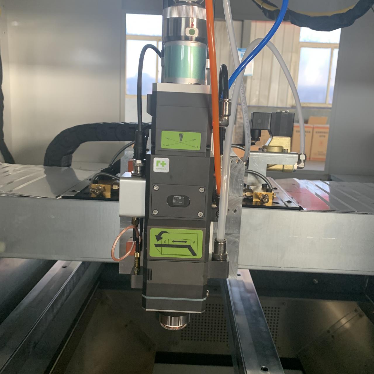 1kw 2kw Good Price Fiber Laser Cutting Machine For Sheet Metal 1kw 2kw Máy cắt sợi quang giá tốt cho kim loại tấm