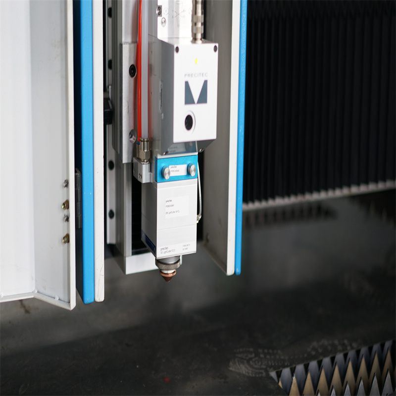 Máy cắt bằng kim loại 2000w Máy cắt bằng sợi kim loại Cnc Máy cắt bằng sợi kim loại