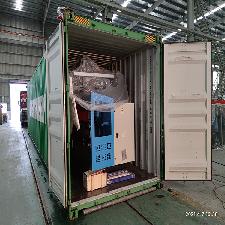 Máy phanh thủy lực 300t / 4000