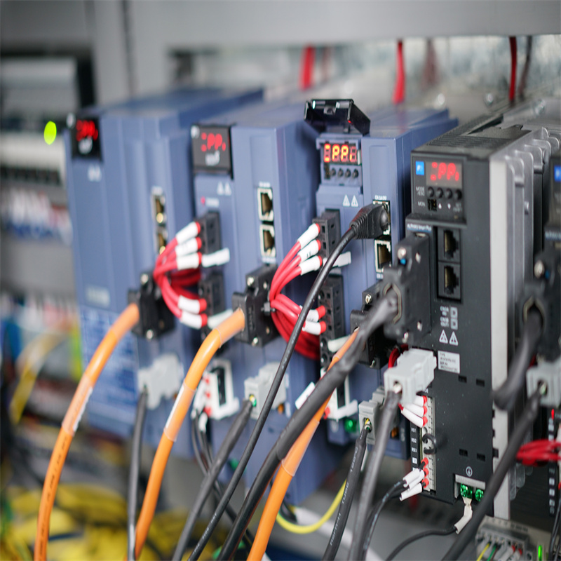 Máy cắt Laser sợi nhôm 3015 1500x3000 Thiết bị Laser công nghiệp