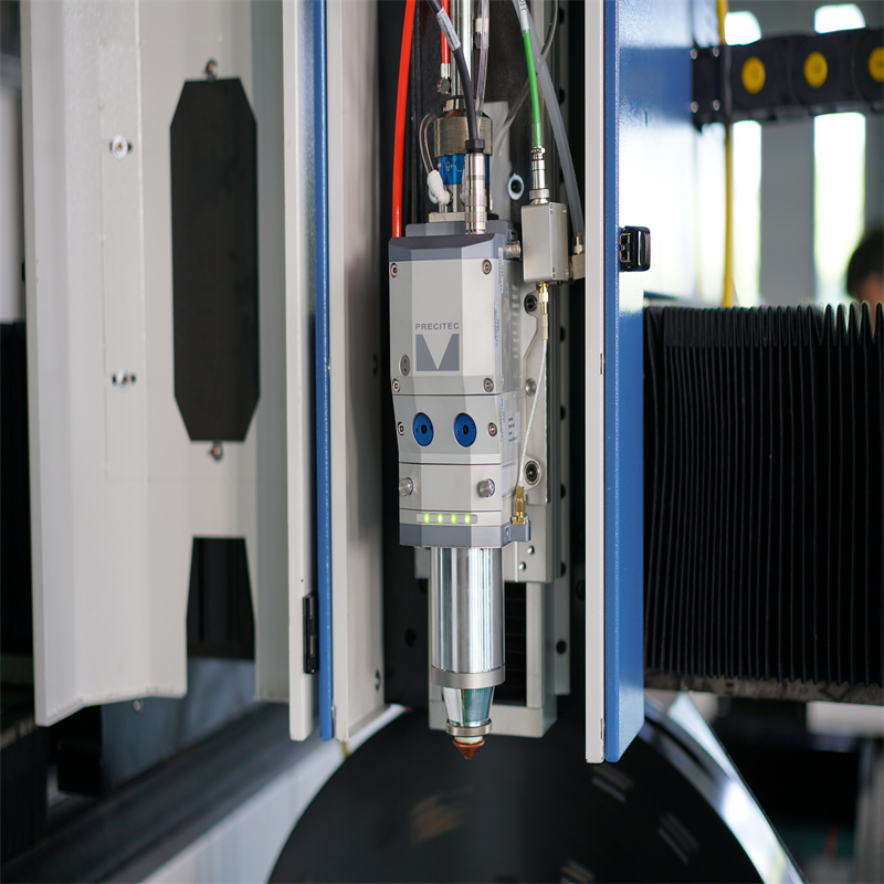 Máy cắt Laser sợi nhôm 3015 1500x3000 Thiết bị Laser công nghiệp