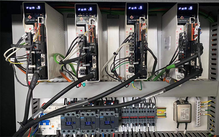 3015 Fiber Laser Cutting Machine For High-Speed Cutting Of 1-6mm Metal Materials Máy cắt laser sợi quang 3015 để cắt tốc độ cao vật liệu kim loại 1-6mm