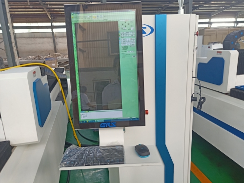 3015 Fiber Laser Cutting Machine For Metal Tube Carbon Sheet Steel Máy cắt bằng sợi quang 3015 cho thép tấm carbon ống kim loại