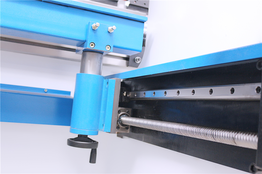 3+1 Axis Cnc Hydraulic Press Brake With Esa System Phanh ép thủy lực 3 + 1 trục Cnc với hệ thống Esa