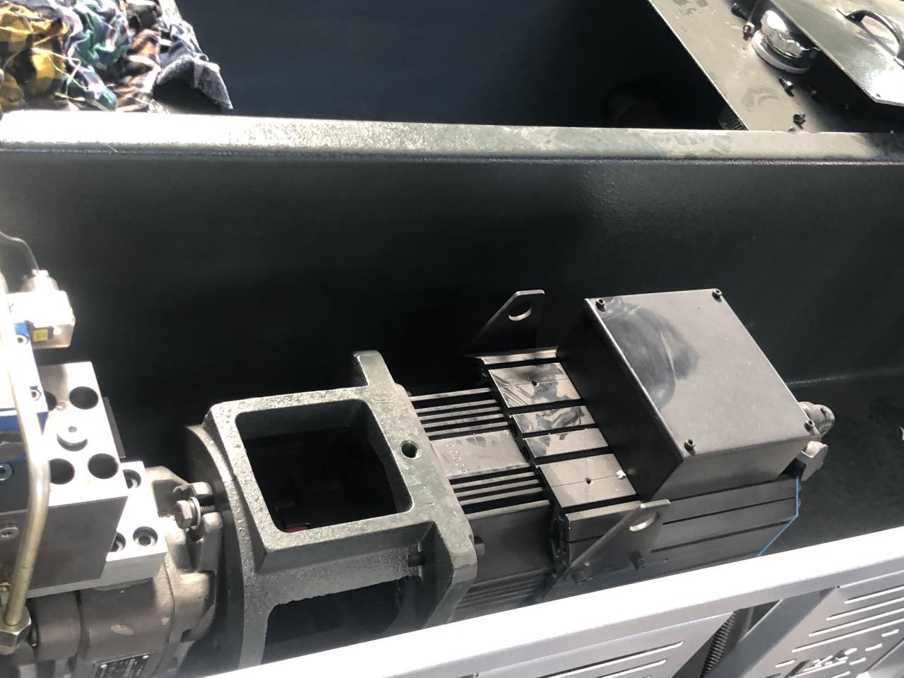 3+1 Axis Cnc Hydraulic Press Brake With Esa System Phanh ép thủy lực 3 + 1 trục Cnc với hệ thống Esa