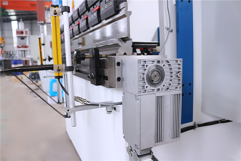 3+1 Axis Cnc Hydraulic Press Brake With Esa System Phanh ép thủy lực 3 + 1 trục Cnc với hệ thống Esa