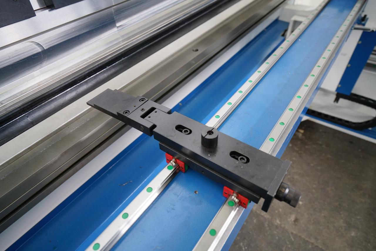 4 Axis Cnc Tandem Press Brake With Delem Da58t 2d Graphical Controller Phanh báo chí 4 trục Cnc Tandem với Bộ điều khiển đồ họa 2d Delem Da58t