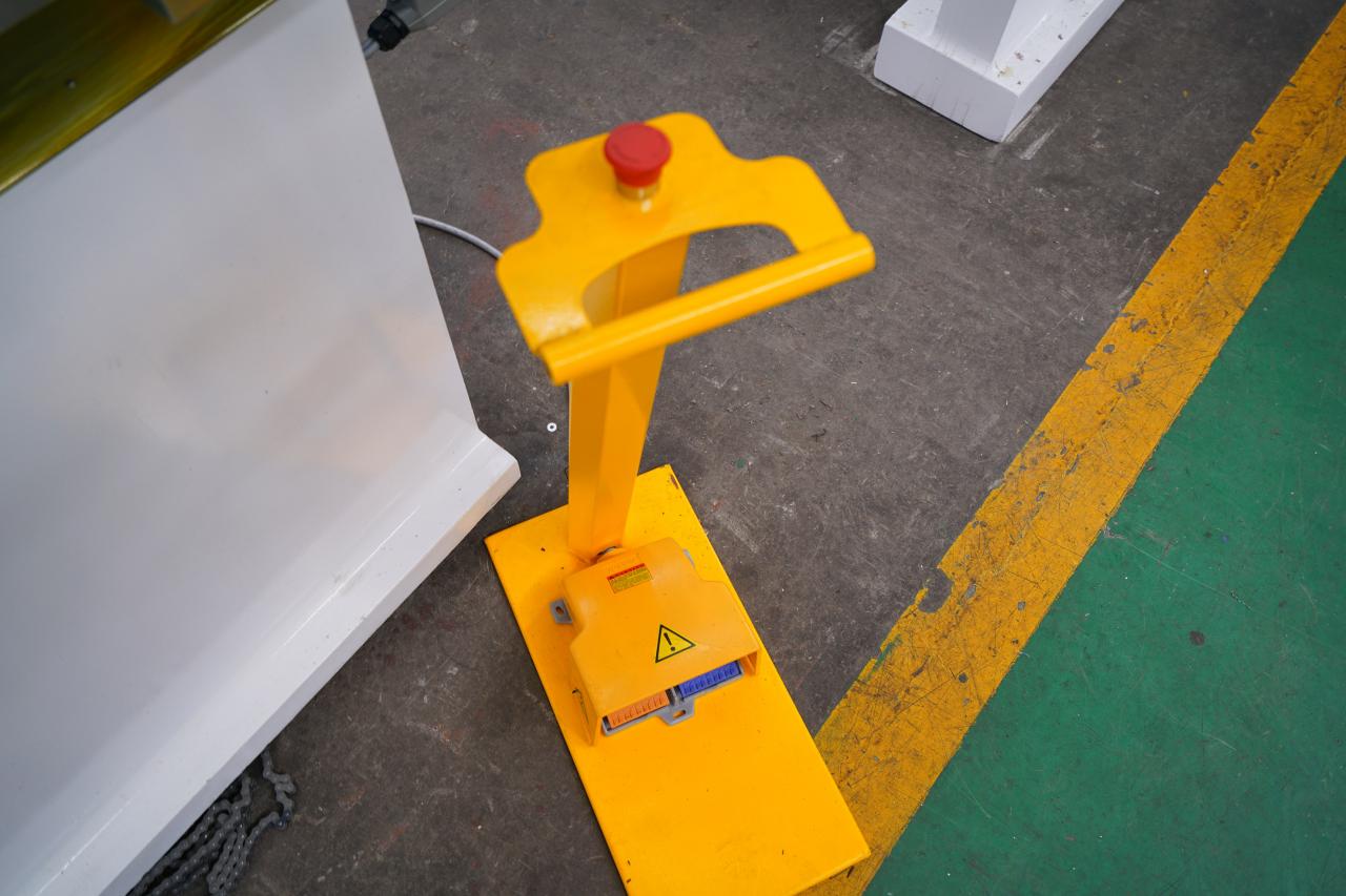 4 Axis Cnc Tandem Press Brake With Delem Da58t 2d Graphical Controller Phanh báo chí 4 trục Cnc Tandem với Bộ điều khiển đồ họa 2d Delem Da58t