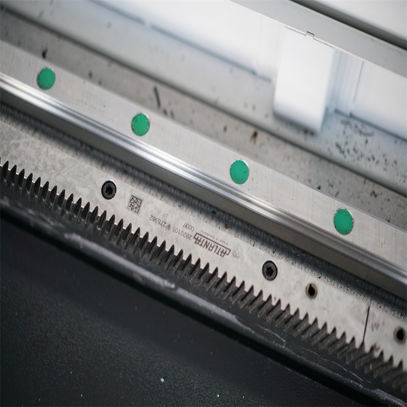 Máy cắt laser sợi quang 500W 1500W 4Kw Máy cắt laser kim loại tấm 2000Watt 3kw