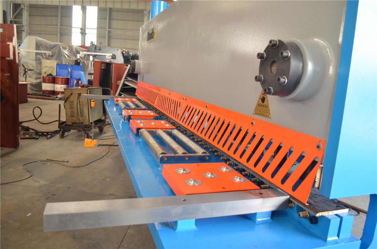 6*3200mm Guillotine Shears Metal Shear Hydraulic Iron Sheet Cutting Shearing Machine Máy cắt tôn 6 * 3200mm Máy cắt kim loại Máy cắt tấm sắt thủy lực