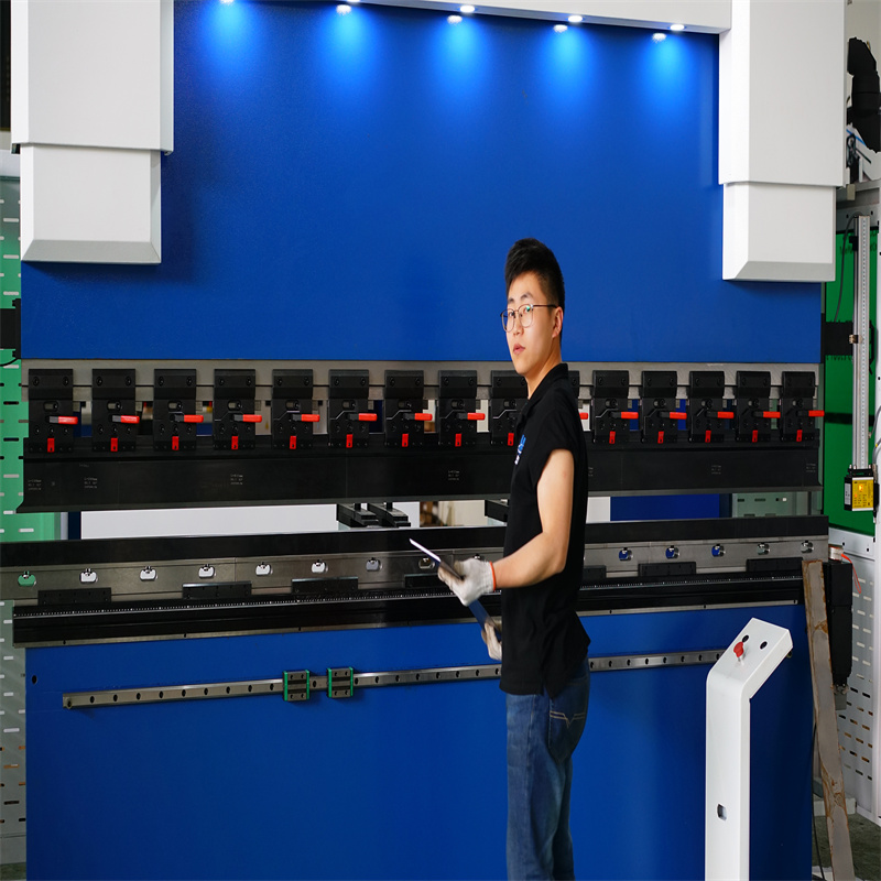 Máy uốn Cnc 220t Trung Quốc 6 1 trục Giá phanh báo chí thủy lực