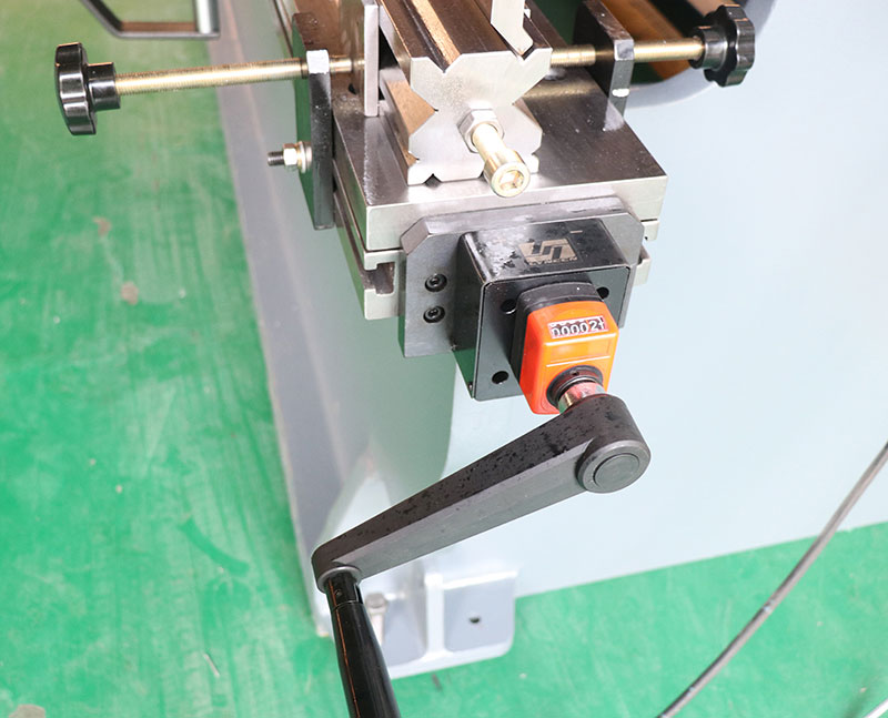 Phanh ép kim loại Wc-63t3200 Máy uốn tấm kim loại Cnc Phanh ép thủy lực