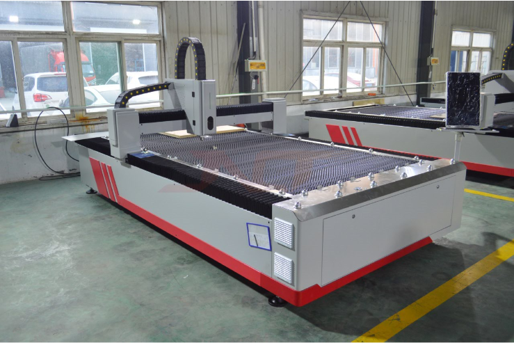 Cnc 2000w Fiber Laser Cutting Machine For Industrial Metal Sheet Cutting Máy cắt Laser sợi quang Cnc 2000w để cắt tấm kim loại công nghiệp