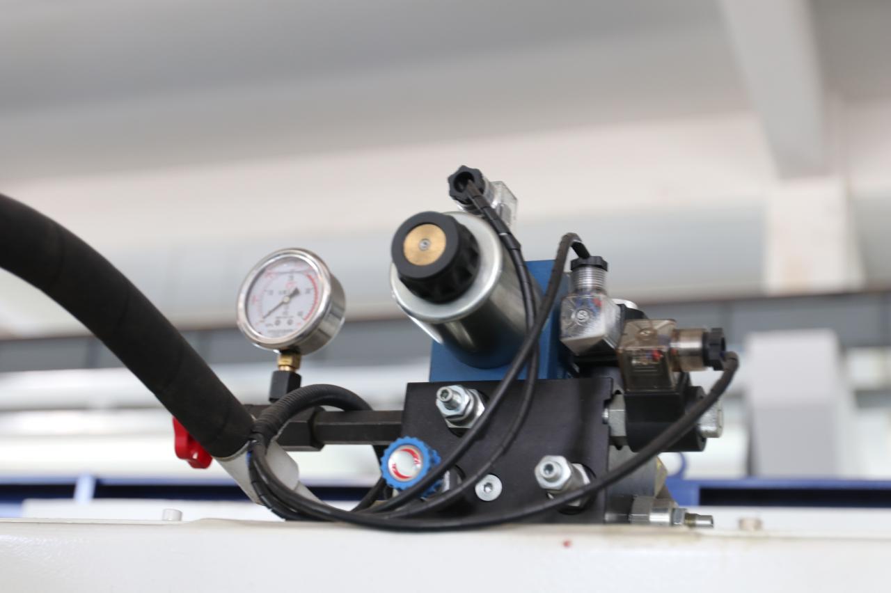 Cnc Hydraulic Press Brake Machine Bending Servo Electric Press Brake 40T Máy ép phanh thủy lực Cnc Máy uốn cong Servo Máy ép phanh điện 40T