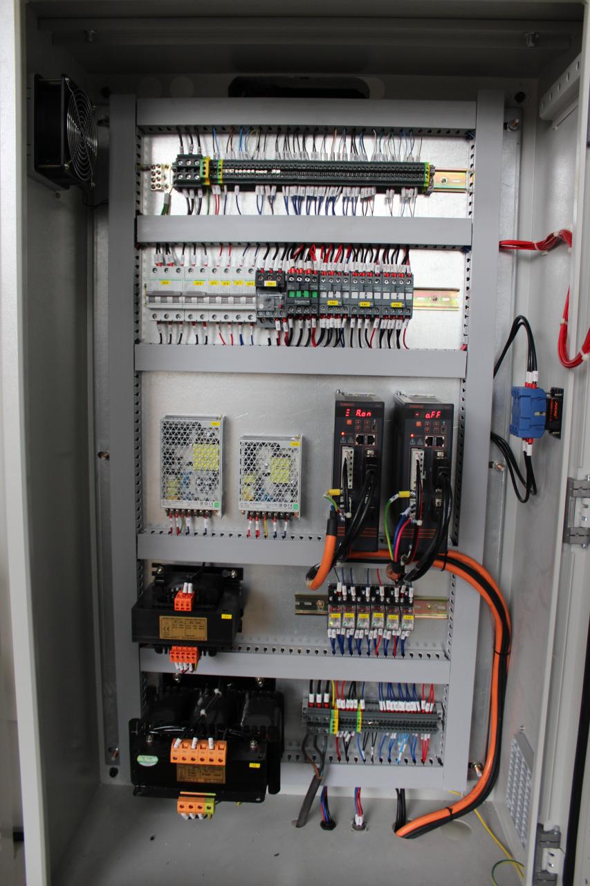 Máy ép phanh kim loại Cnc