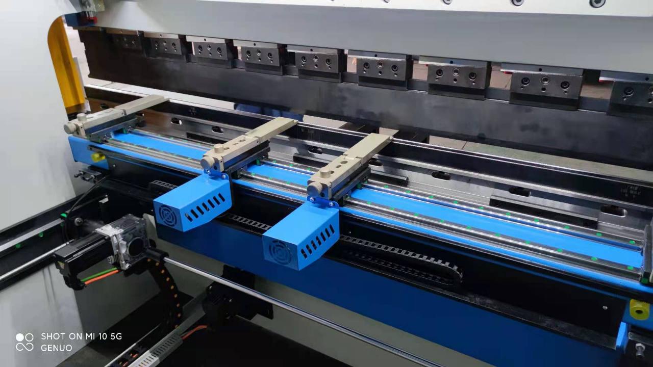 Da-66t Controller Cnc Hydraulic Press Brake Price With 3d Touch Screen System Bộ điều khiển Da-66t Giá phanh thủy lực Cnc với hệ thống màn hình cảm ứng 3d