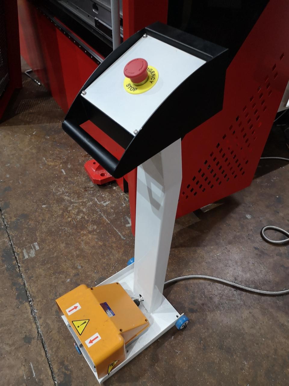 Delem Da66t 125 3 + 1 4 + 1 6 + 1 8 + 1 Cnc Phanh ép thủy lực để uốn tấm kim loại