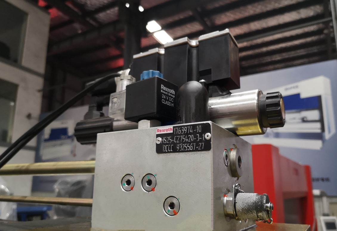 Delem Da66t 125 3 + 1 4 + 1 6 + 1 8 + 1 Cnc Phanh ép thủy lực để uốn tấm kim loại