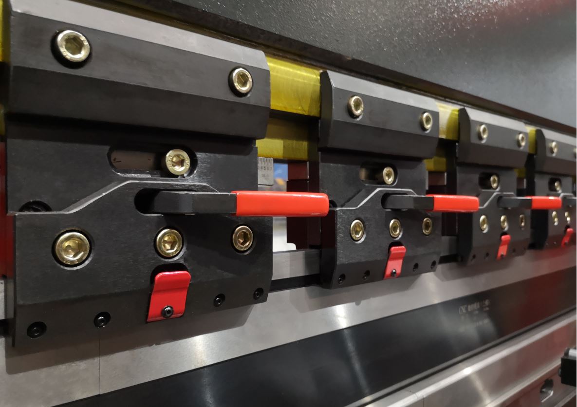 Delem Da66t 125 3 + 1 4 + 1 6 + 1 8 + 1 Cnc Phanh ép thủy lực để uốn tấm kim loại