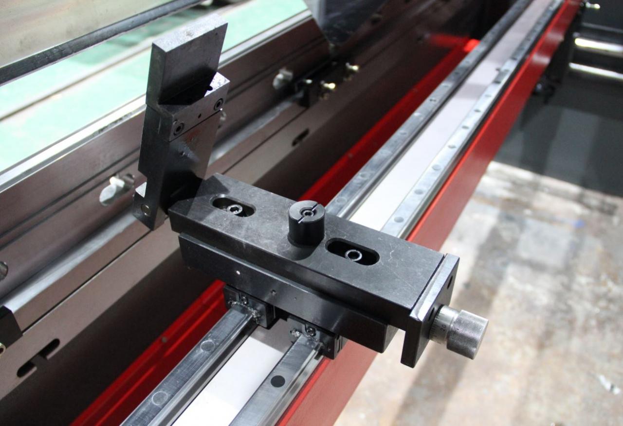 Delem Da66t 125 3 + 1 4 + 1 6 + 1 8 + 1 Cnc Phanh ép thủy lực để uốn tấm kim loại