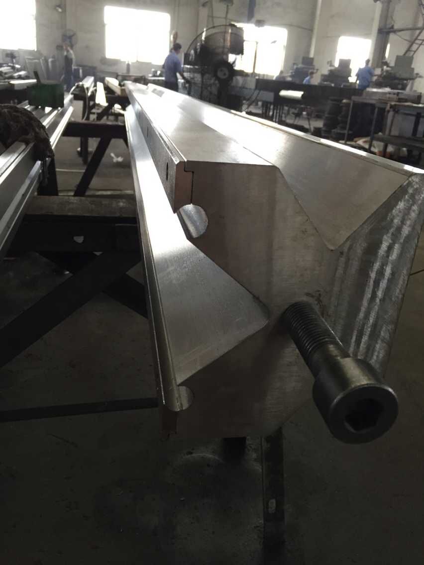 Full Automatic High Power Sheet Bending Machine And Cnc Press Brake Machine Máy uốn tấm công suất cao hoàn toàn tự động và máy phanh báo chí Cnc