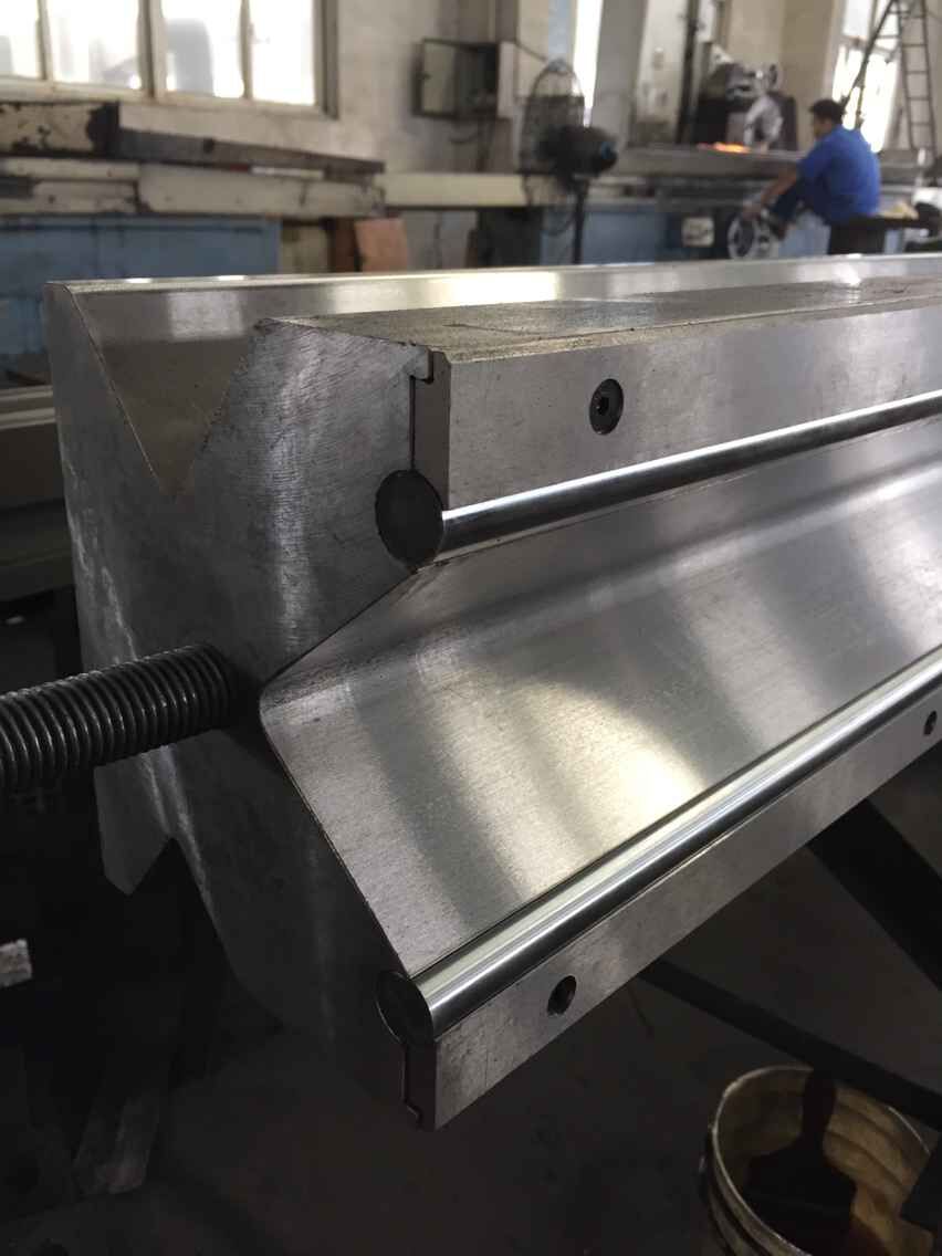 Full Automatic High Power Sheet Bending Machine And Cnc Press Brake Machine Máy uốn tấm công suất cao hoàn toàn tự động và máy phanh báo chí Cnc