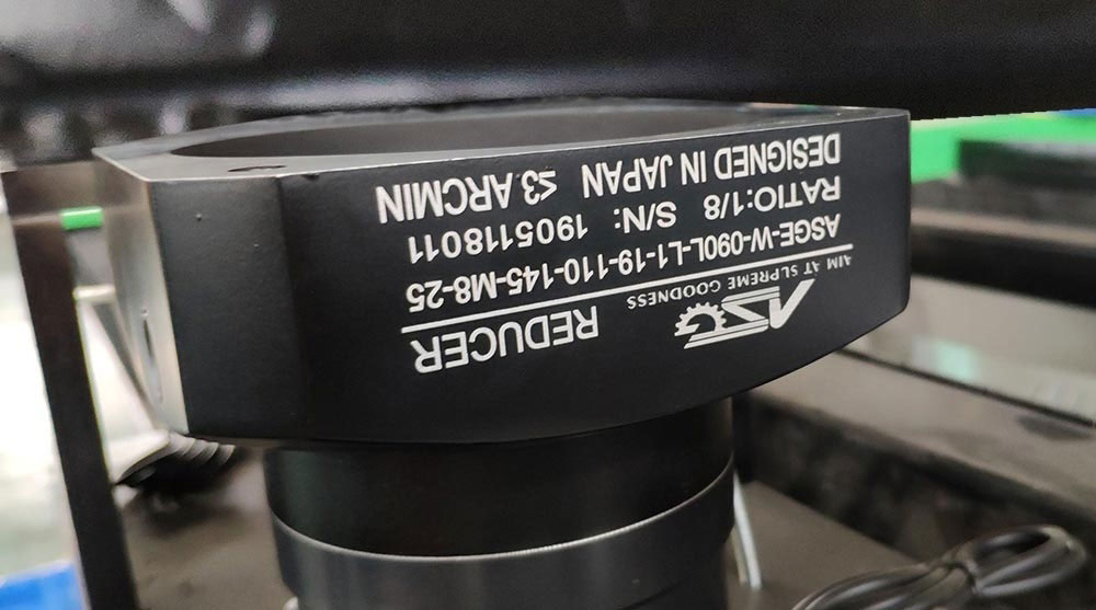 Giá máy cắt Laser sợi quang 1000w có độ chính xác cao