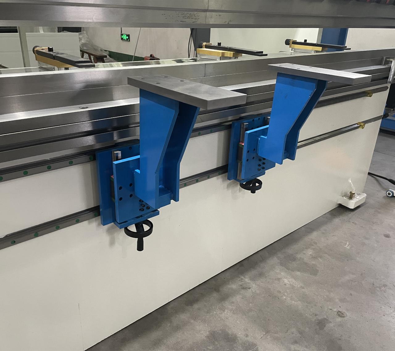 High Quality 3m Press Brake Machine Hydraulic 100 Ton For Sheet Metal Bending Chất lượng cao Máy phanh báo chí 3m Thủy lực 100 tấn để uốn kim loại tấm