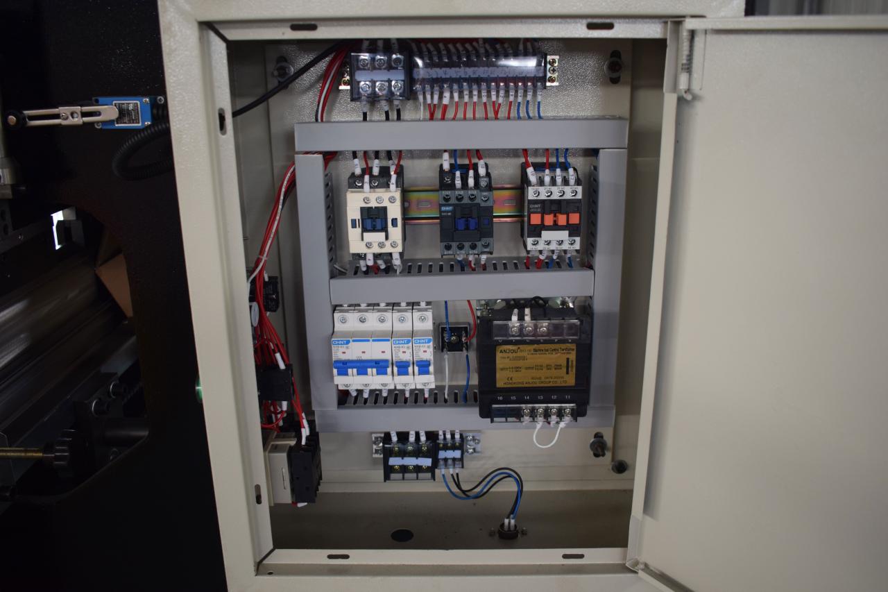 Máy dập thủy lực tấm kim loại uốn cong Cnc Wc67y