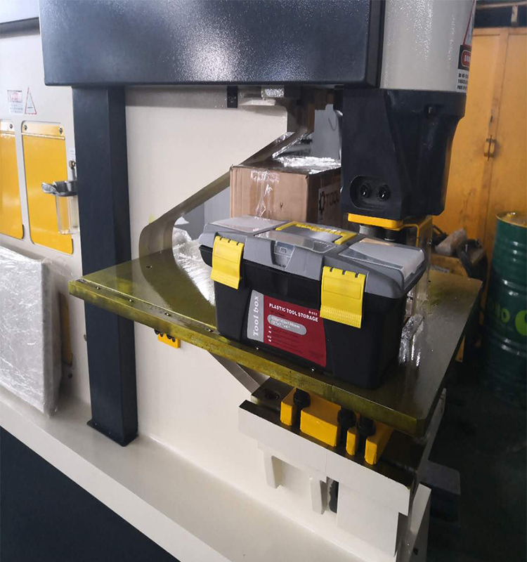 Metal Cutting Hydraulic Steelworkers Machine For Punching Cropping Notching Cutting Máy gia công thép thủy lực cắt kim loại để đột lỗ Cắt cắt khía