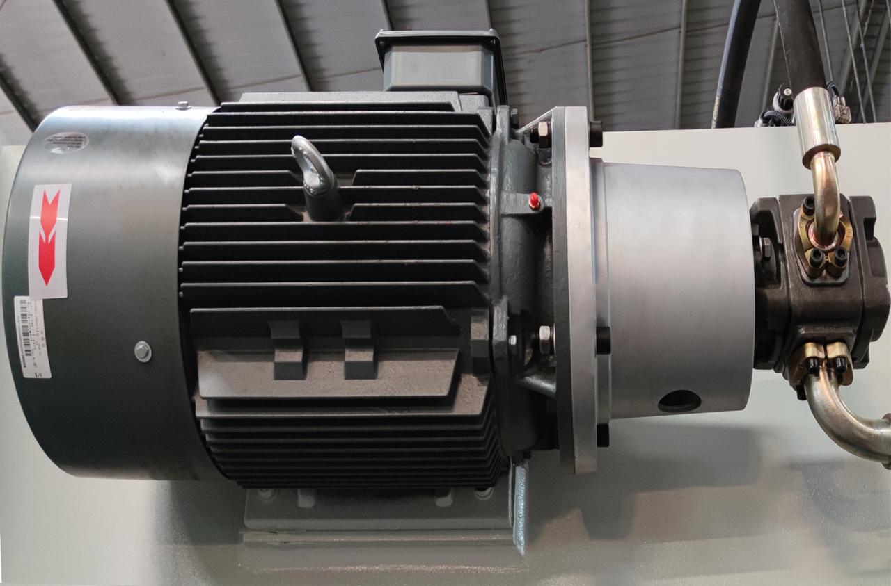 Máy cắt thủy lực Qc11k và Máy cắt máy cắt để cắt kim loại tấm