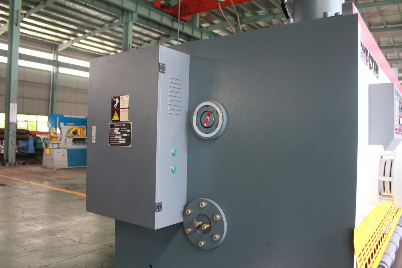 Qc11y Metal Plate Hydraulic Guillotine Shearing Machine For Sale Máy cắt thủy lực tấm kim loại Qc11y để bán