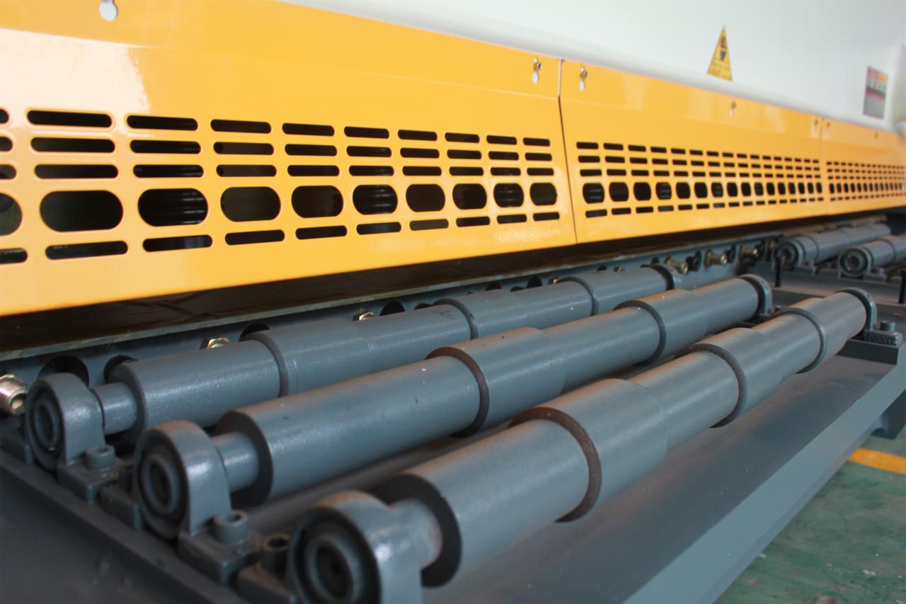 Qc11y Metal Plate Hydraulic Guillotine Shearing Machine For Sale Máy cắt thủy lực tấm kim loại Qc11y để bán