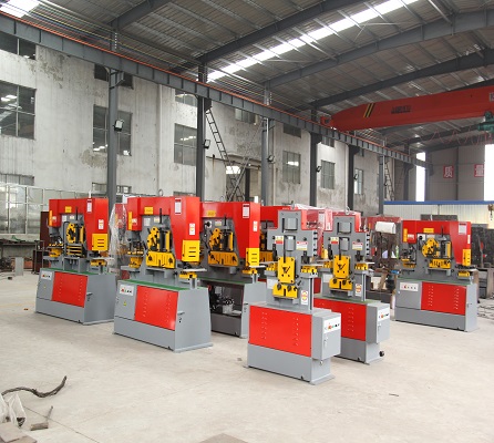 Steel Plate Angle Cutting Punching Notching Machine Hydraulic Ironworker For Sale Máy đục lỗ cắt góc bằng thép tấm Máy gia công sắt thủy lực để bán