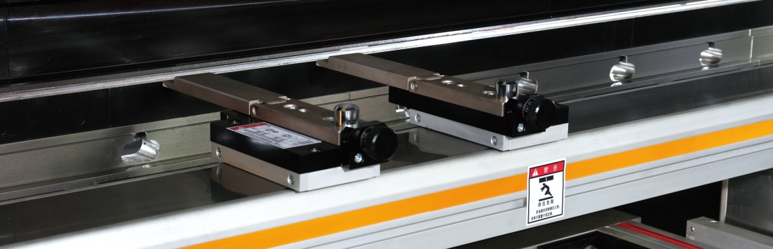 Steel Sheet Aluminum Bending Hydraulic Press Brake Machine Thép tấm nhôm uốn cong Máy ép thủy lực