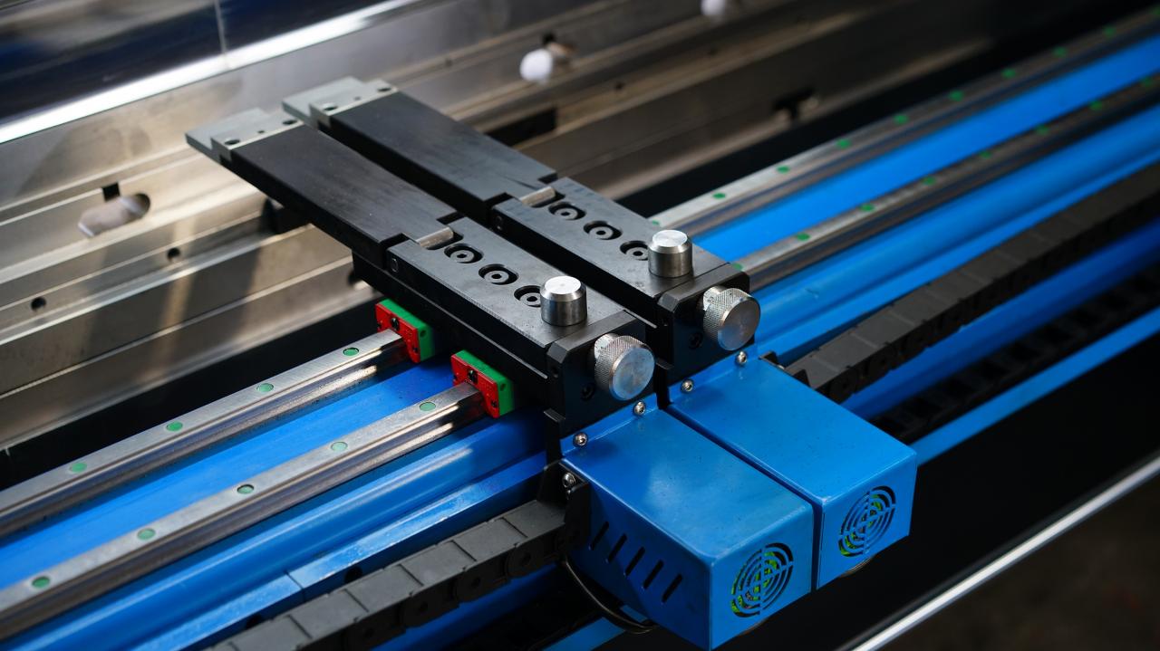 Máy uốn tấm hướng dẫn sử dụng Wc67k-400T Cnc Plc Máy ép phanh Nc thủy lực