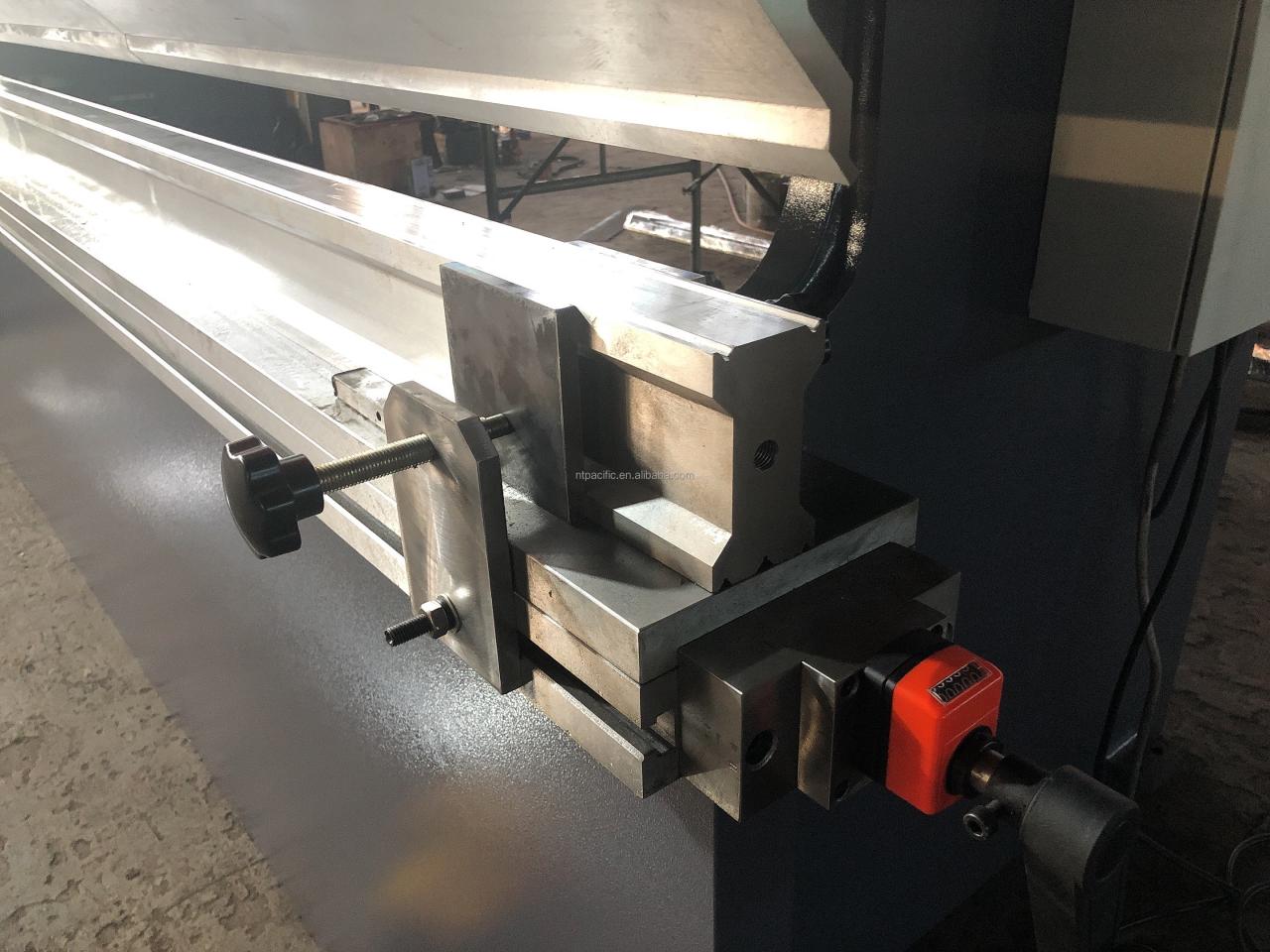 Wc67k Cnc Aluminum Iron Plate Hydraulic Press Brake Cnc Metal Sheet Bending Machine Wc67k Cnc Tấm nhôm sắt Máy ép thủy lực Phanh Cnc Máy uốn tấm kim loại