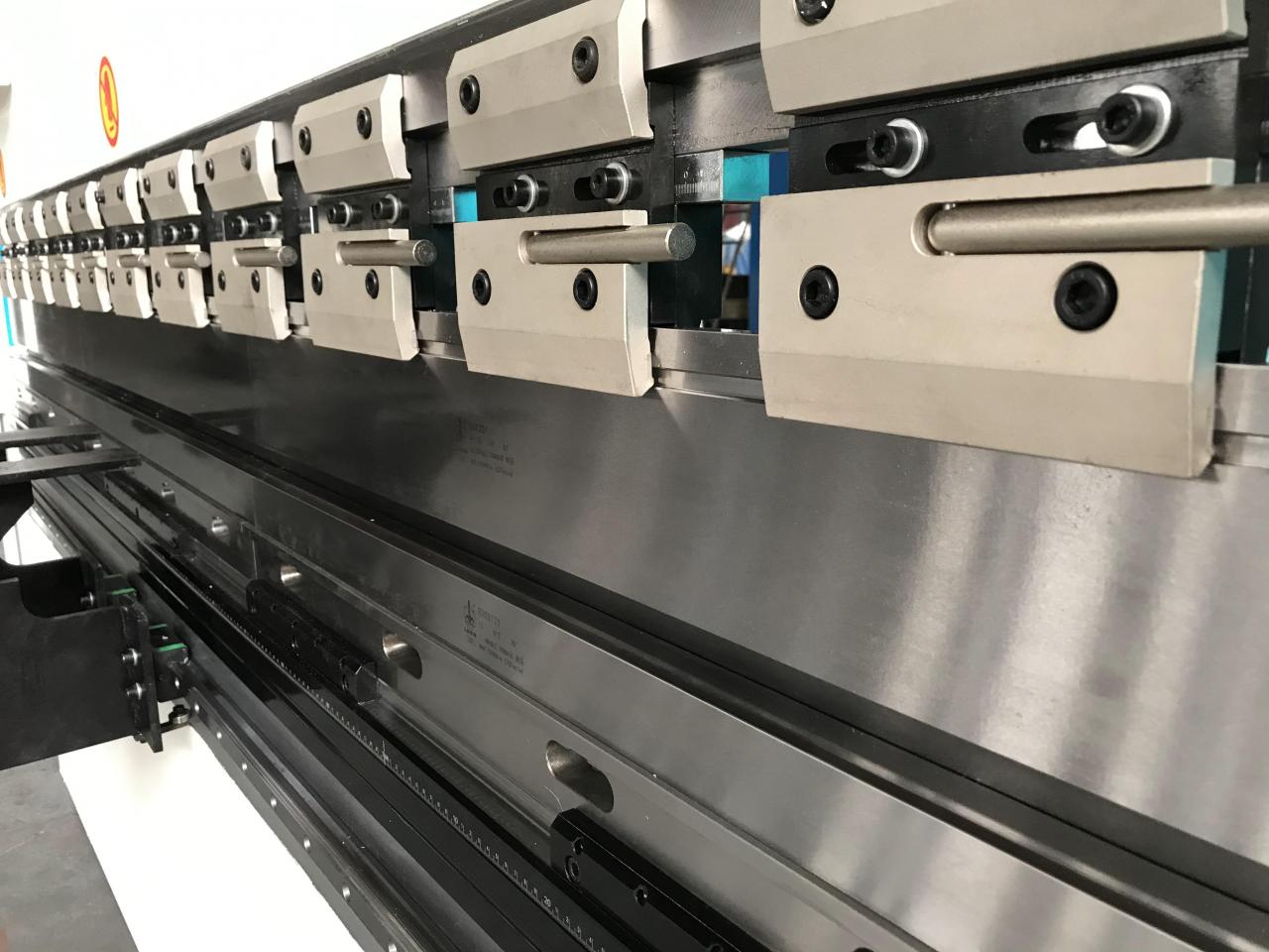 Wc67y-65/2500 Máy ép thủy lực Oem Máy uốn thép